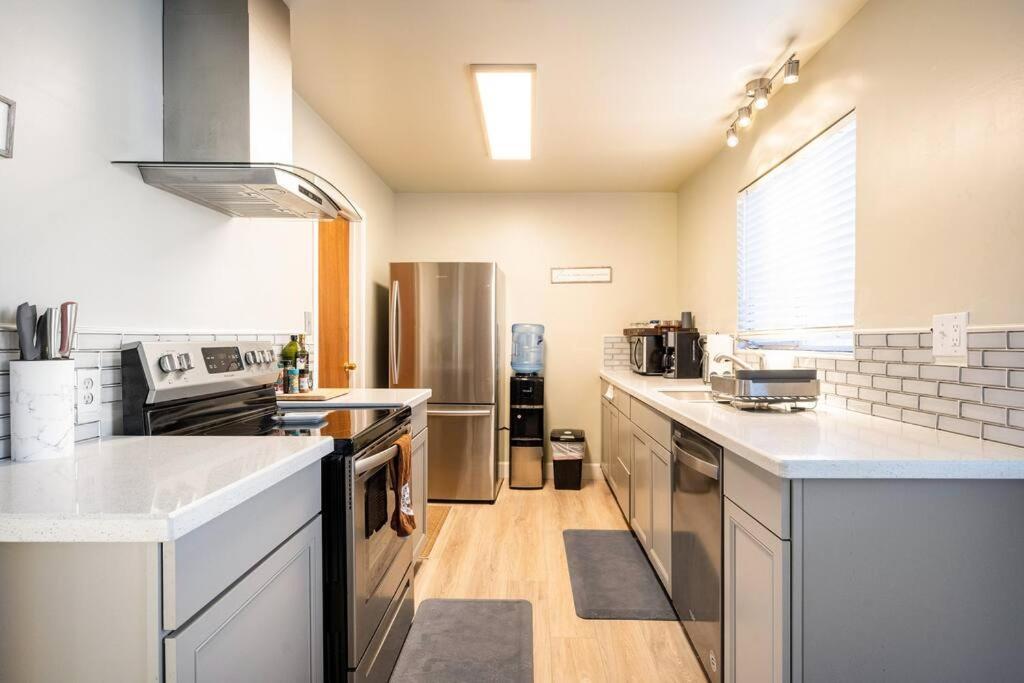 Misha's Hunnhaven * Yuba City